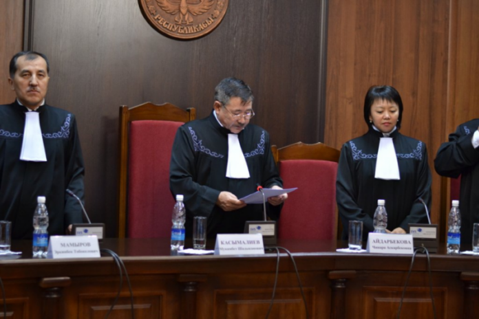 antikonstitucionnye-jurist-osparivaet-punkty-v-zakone-o-gosjazyke-9cdd375.png