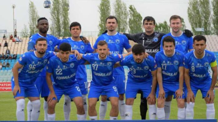 v-hudzhande-ne-platjat-zarplatu-trener-hodzhaev-derzhit-otvet-eb33963.jpg
