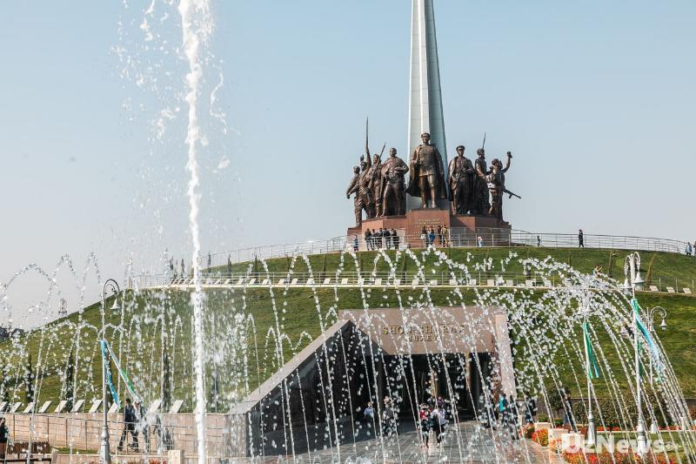 odna-na-vseh-kak-park-pobedy-v-tashkente-stal-simvolom-neugasimoj-pamjati-vseh-narodov-392eb8d.png