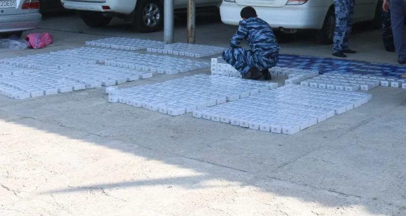 Таджикские таможенники изъяли 8 180 незаконно привезённых пачек сигарет