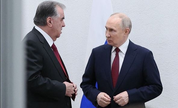 vladimir-putin-priglasil-emomali-rahmona-na-9-maja-v-moskvu-db11747.jpg