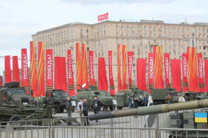 vystavka-trofejnoj-tehniki-v-moskve-nashe-nato-gorko-plachet-d2acdc3.png