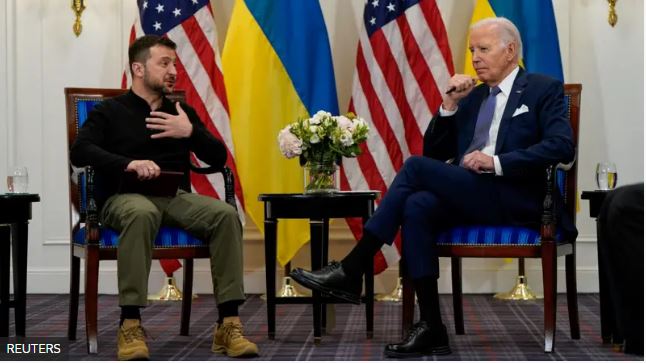 Байден извинился перед Зеленским за то, что США задержали помощь Украине