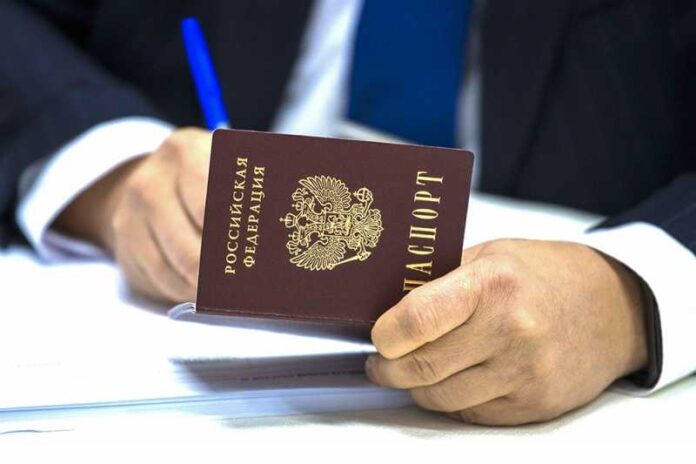 v-rossii-bolee-tysjachi-chelovek-lishili-priobretennogo-grazhdanstva-c963849.jpg