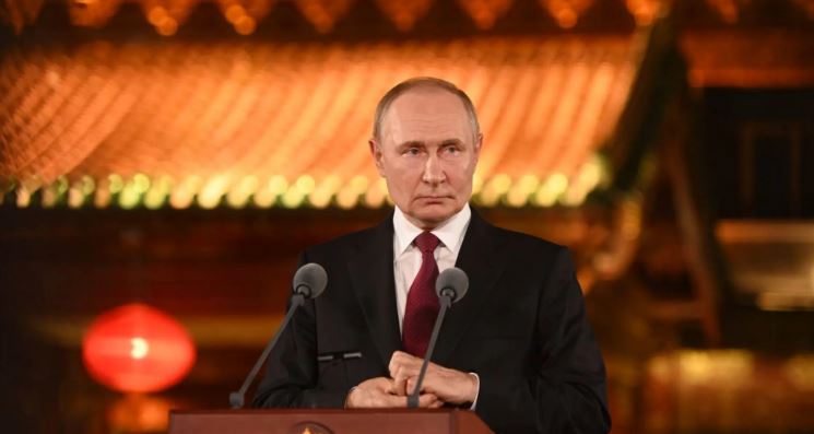 Зеленский ответил на предложение Путина провести встречу в Москве
