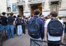 Во Франции одобрили запрет соцсетей для детей младше 15 лет