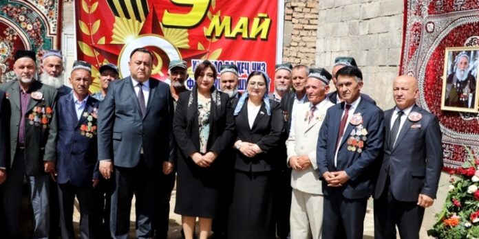 detjam-veterana-velikoj-otechestvennoj-vojny-v-gissare-vruchili-70-tysjach-somoni-ot-prezidenta-i-vlastej-goroda-67cb053.jpg