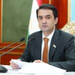 Рустам Эмомали поручил изучить вопрос отмены ежедневной платы в 100 сомони для таксистов