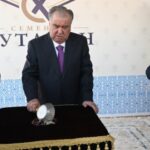 Эмомали Рахмон заложил первый камень в основание нового цементного завода в районе Кушониён
