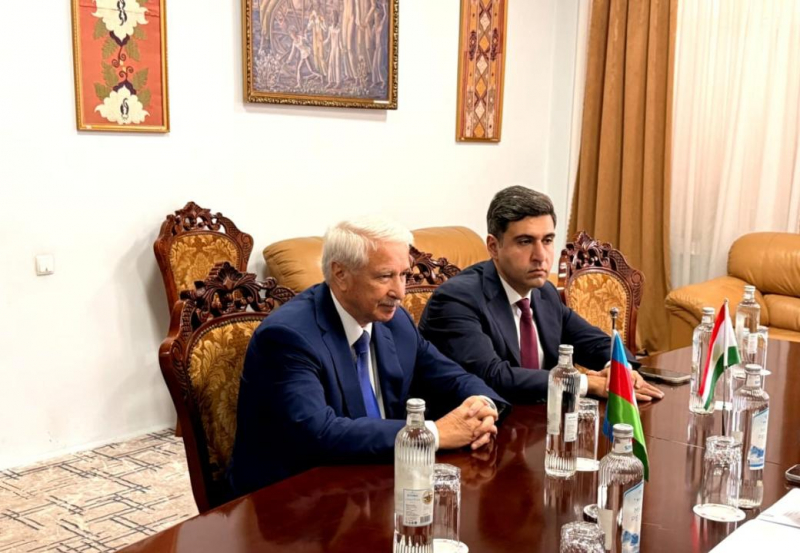 Таджикистан и Азербайджан обсудили расширение торгово-экономического сотрудничества
