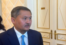 Казахов будут сажать на американские ценности: США берут под контроль образование РК